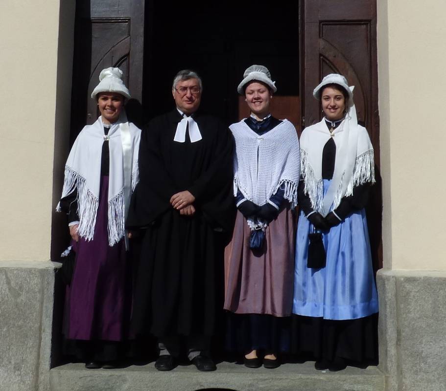 Prarostino- Da sinistra: Federica Genre, pastore Donato Mazzarella, Chiara Ricca e Jenny Rostaing